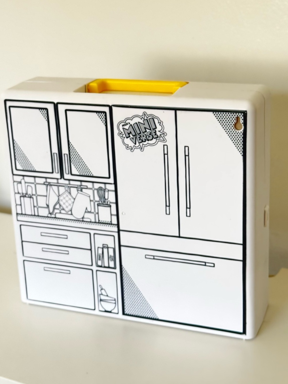 MGA mini verse “all you can eat” case and some pieces * mini food kitchen